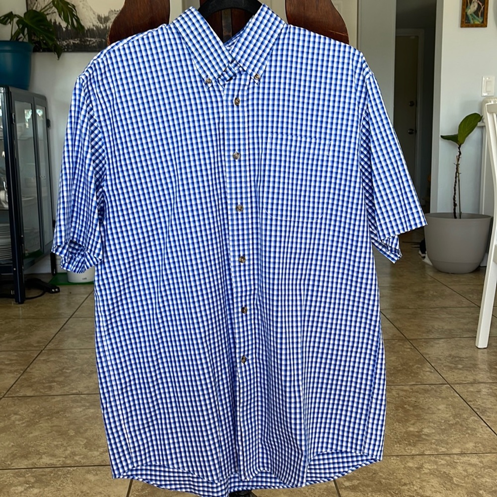 Kirkland Signature short sleeve shirt medium